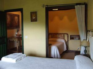 Postel nebo postele na pokoji v ubytování Casas rurales Caño Chico y La Fuente