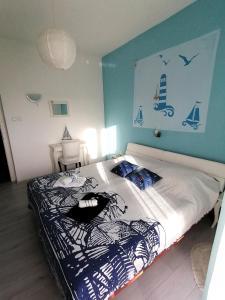 Een bed of bedden in een kamer bij Apartmani Paula