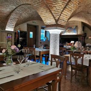 Restaurace v ubytování A' la Table du Sommelier Chambres d Hôtes & Restaurant