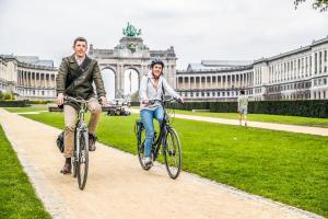 Jízda na kole v ubytování First Euroflat Hotel nebo okolí