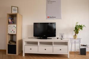 TV a/nebo společenská místnost v ubytování FULL HOUSE Studios - KornhausPremium Apartment - Balkon, WiFi