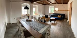a kitchen and living room with a table and chairs at Pension Schackstedt in Schackstedt