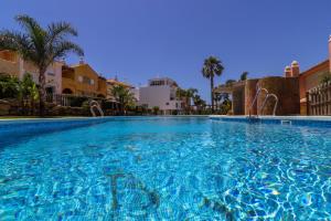 a large swimming pool with blue water at Zahara Sol Villas y Apartamentos by QHotels in Zahara de los Atunes