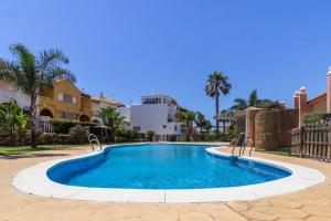 Swimming pool sa o malapit sa Zahara Sol Villas y Apartamentos by QHotels