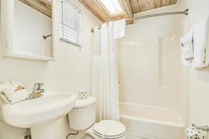 Vannituba majutusasutuses Sandy's Getaway +26 fotot