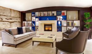Posezení v ubytování Hotel Indigo Rome - St. George by IHG
