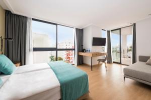 Ein Bett oder Betten in einem Zimmer der Unterkunft Kyrat Amarac Suites