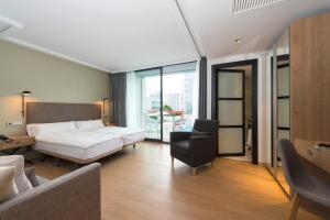 Ein Bett oder Betten in einem Zimmer der Unterkunft Kyrat Amarac Suites