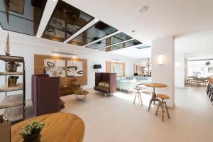 Ein Sitzbereich in der Unterkunft Kyrat Amarac Suites