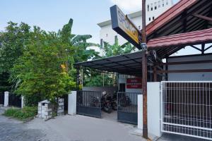 Gallery image of SPOT ON 2479 Berkah Residence Syariah in Gresik