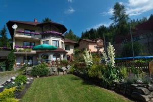 Ogród w obiekcie Apartamenty Krystyna