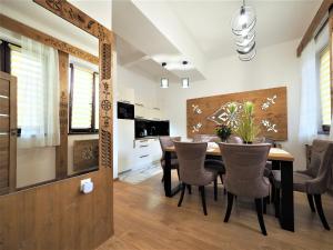 Posedenie v ubytovaní VIP Apartamenty TYTUS