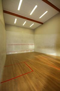 Tenis a/nebo squash v ubytování Bentleys Motor Inn nebo okolí