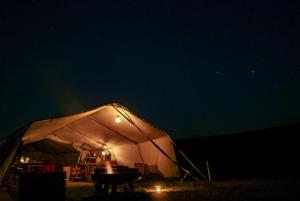 Afbeelding uit fotogalerij van Safaritent Heidschnuckenhof das Camp in Niedermeiser