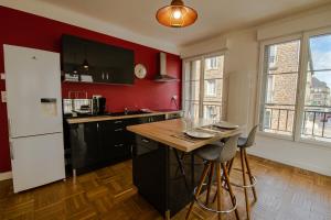 Gallery image of Grand F2 refait à neuf, Plein coeur Centre Ville in Coutances