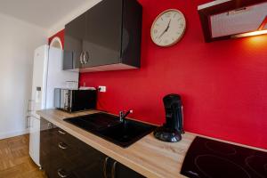 Gallery image of Grand F2 refait à neuf, Plein coeur Centre Ville in Coutances +13 photos