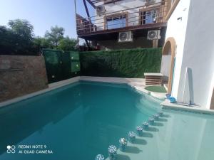 a swimming pool in front of a building at Palmas de Chahue in Santa Cruz Huatulco