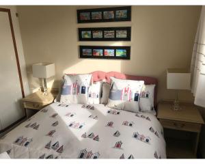 Postel nebo postele na pokoji v ubytování Villa 7 Lanteglos, Camelford, Cornwall + 22 fotografií