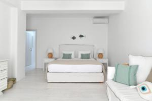 Ένα ή περισσότερα κρεβάτια σε δωμάτιο στο Luxury Paros Villa Villa Calypso Beautiful Serene Sleeps up to 11 Glisidia