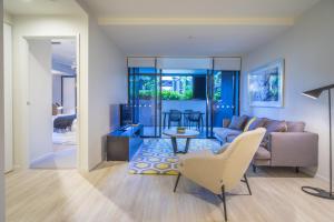 Χώρος καθιστικού στο Arena Apartments by CLLIX