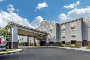 a rendering of a hotel with a parking lot at Comfort Inn & Suites Butler in Butler