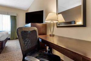 a hotel room with a desk and chair at Comfort Inn & Suites Butler in Butler