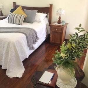 
A bed or beds in a room at The Hideaway Luxury B&B Retreat
