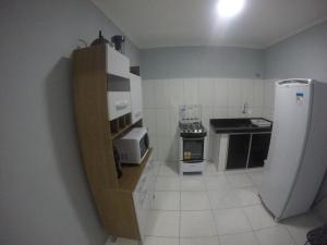 Η κουζίνα ή μικρή κουζίνα στο Flats Recanto do Sol +7 φωτογραφίες