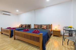 Ein Bett oder Betten in einem Zimmer der Unterkunft Family Song Koh Lipe