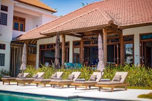 Bazén v ubytování Wake in Paradise and Luxury Lebah Villas nebo v jeho okolí