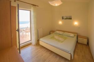 Postel nebo postele na pokoji v ubytování Apartments Luci and Kety