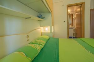 Posteľ alebo postele v izbe v ubytovaní Apartments Luci and Kety