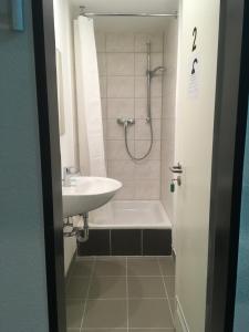 Ein Badezimmer in der Unterkunft Hostel Hamm by Geronimo