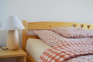 Een bed of bedden in een kamer bij Tündérkert