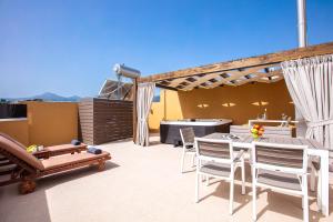 A balcony or terrace at Carya Residence