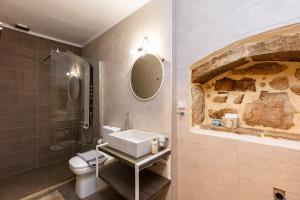 A bathroom at Carya Residence