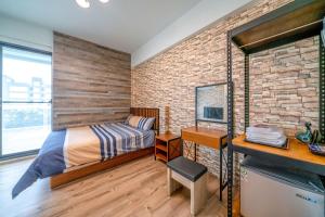Postel nebo postele na pokoji v ubytování 真愛民宿-寵物友善-近東大門夜市-含車位