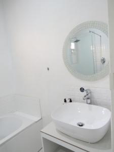 Et badeværelse på Villa V + 15 billeder