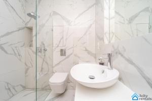 Kúpeľňa v ubytovaní Tradycyjny Apartament 3city w Gdyni z Parkingiem by Noclegi Renters