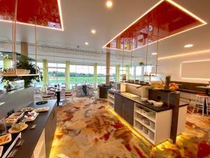 a restaurant with a large kitchen with a lot of food at Hotel Günter in Lenting