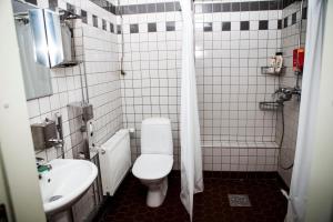 a bathroom with a toilet and a sink at Apartments Puistokatu in Savonlinna