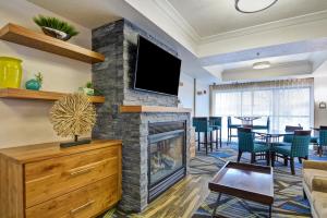 a living room with a fireplace with a flat screen tv at Holiday Inn Express Hotel & Suites Milwaukee-New Berlin by IHG in New Berlin