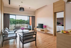 Chainarai Riverside - SHA Plus Certified的休息区