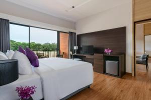 Chainarai Riverside - SHA Plus Certified客房内的一张或多张床位