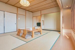 a room with a table and chairs in it at Hotel Seagull Tenpozan Osaka in Osaka