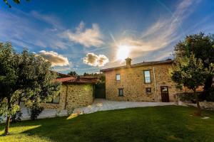A garden outside O Forno Casa Ferrador Ribeira Sacra