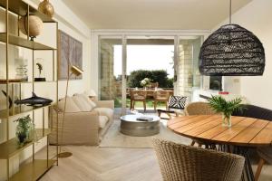 Uma área de estar em Punta Ala Sea View Apartments