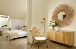 Cama ou camas em um quarto em Punta Ala Sea View Apartments