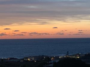 - Vistas al océano al atardecer en Dammuso Oriente en Pantelleria