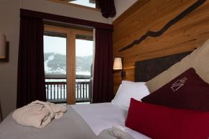 Säng eller sängar i ett rum på Mont Chalet Nevada - Hotel & Spa